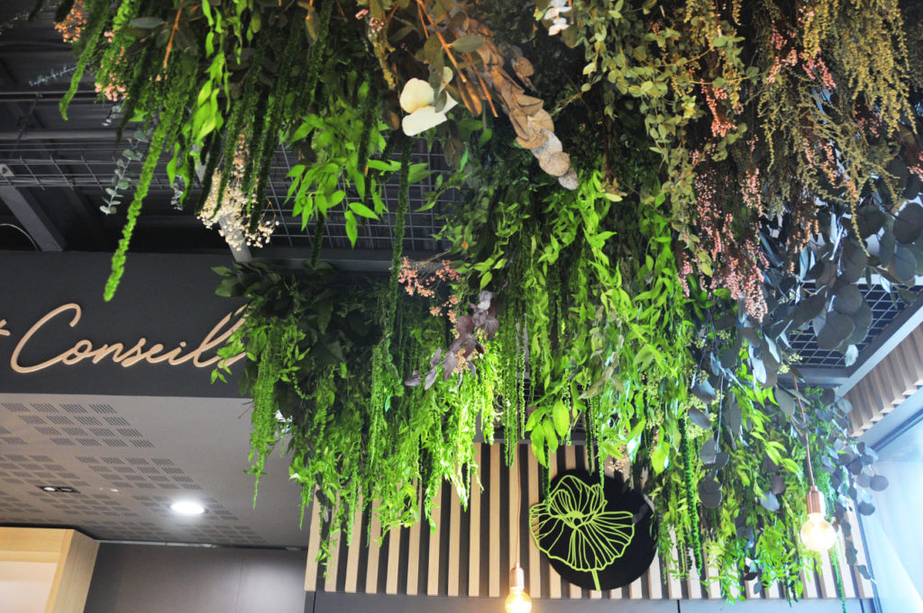 Plafond végétal coloré