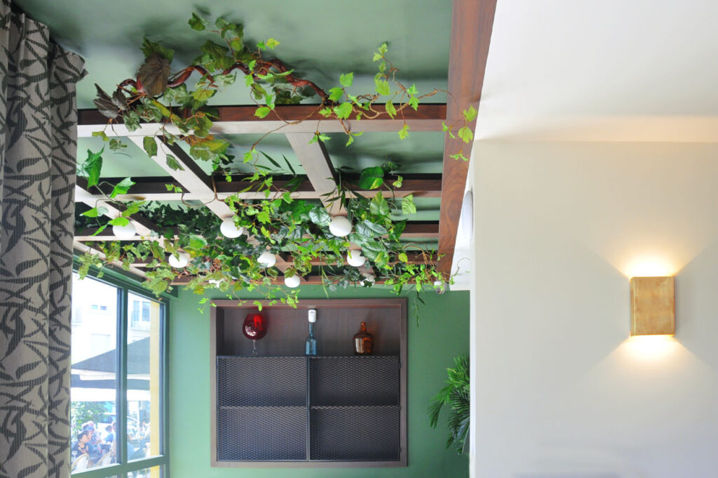 Touches végétales en plafond