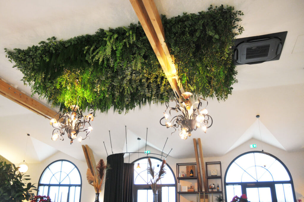 Plafond végétal restaurant